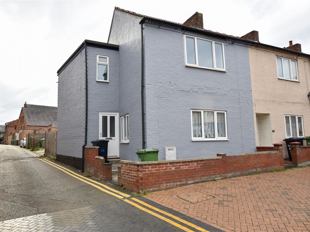 3 bed end terrace house to rent in Cannon Street, Wellingborough NN8, £950 pcm Zoopla