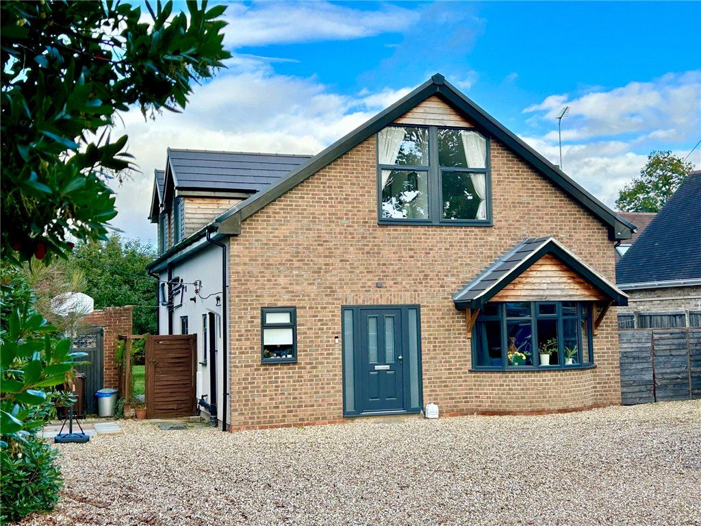 4 bed detached house for sale in Barkham Ride, Finchampstead, Wokingham