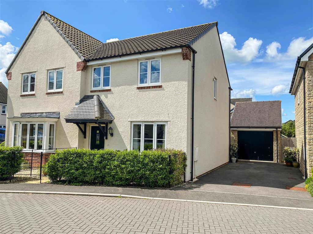 3 bed semidetached house for sale in Carnival Close, Malmesbury SN16