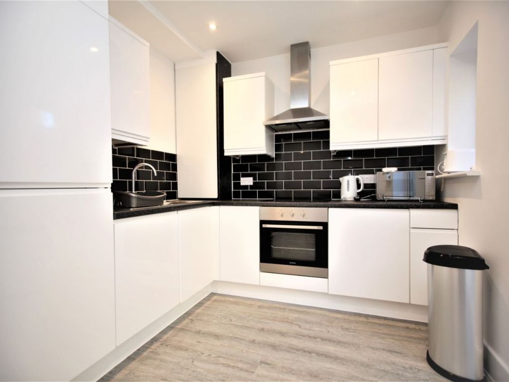 5 bed semidetached house to rent in Renters Avenue, Hendon NW4 Zoopla