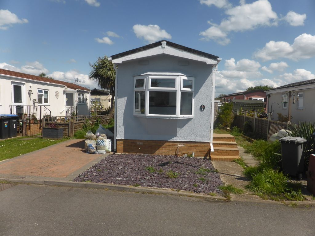 Mobile/park home for sale in Wey Avenue, Penton Park, Chertsey KT16, £