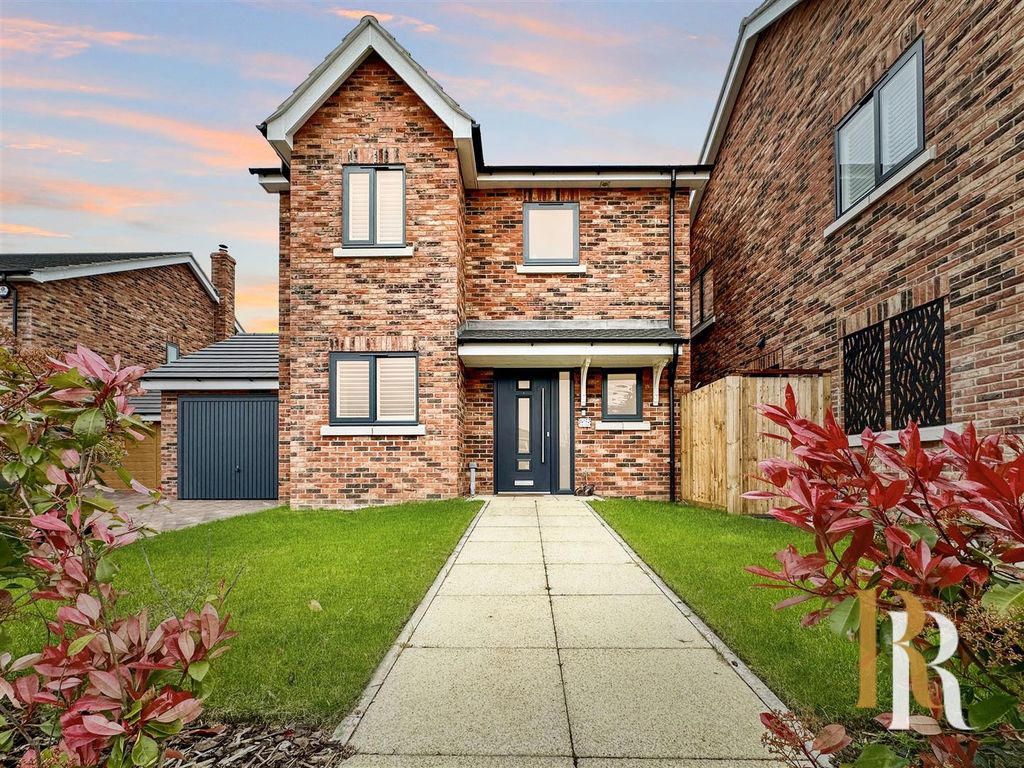 3 bed detached house for sale in Oakley Gardens, Little Oakley, Harwich