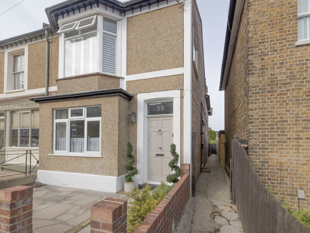 2 bed property for sale in Park Road, Bushey WD23, £350,000 Zoopla