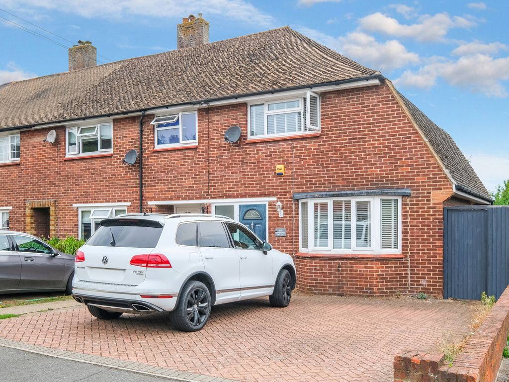 2 bed end terrace house for sale in Arundel Drive, Chelsfield