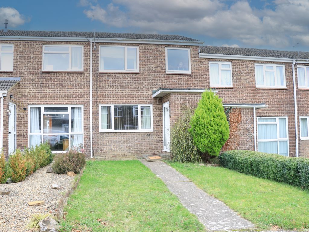 3 bed terraced house to rent in Lambert Walk, Thame, Oxfordshire OX9, £