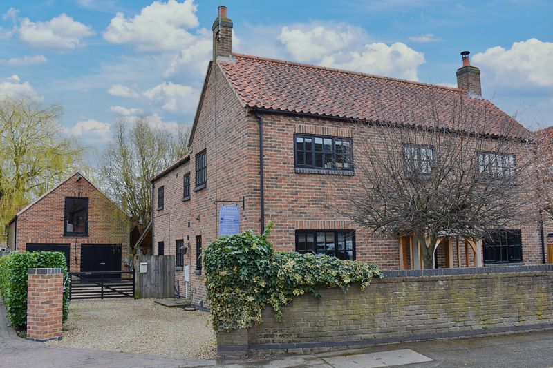 4 bed detached house for sale in Main Street, SuttonOnTrent, Newark