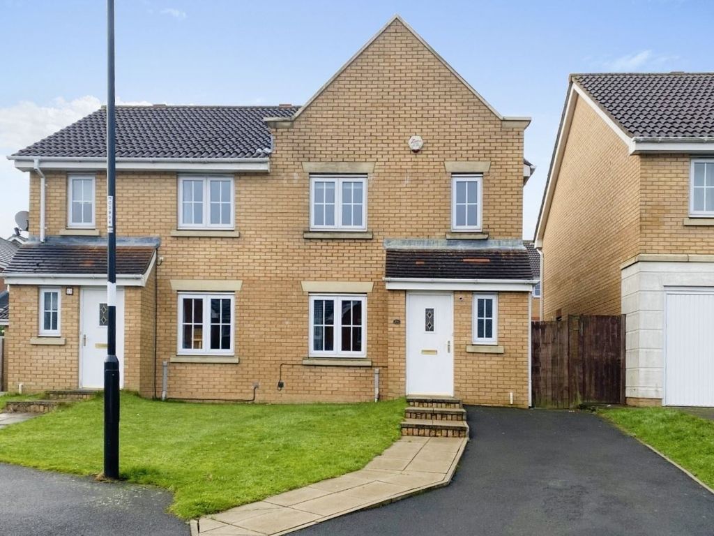 3 bed semidetached house for sale in Churchside Gardens, Easington