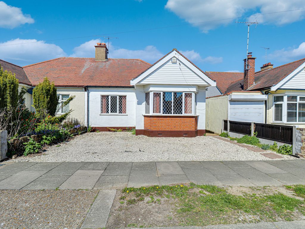 3 bed semidetached bungalow for sale in Walsingham Road, SouthendOn