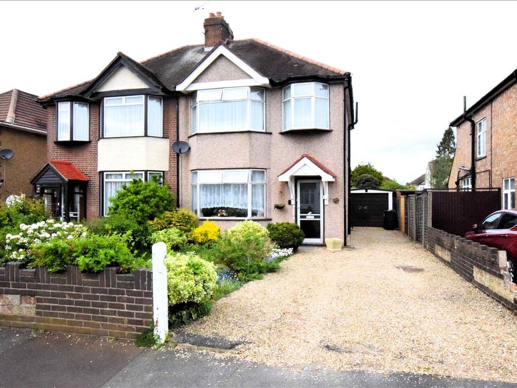 3 bed semidetached house for sale in Boundaries Road, Feltham
