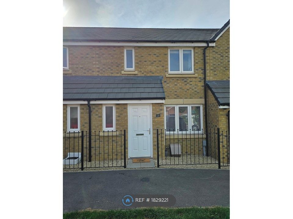 3 bed terraced house to rent in Kingfisher Drive, Houndstone, Yeovil