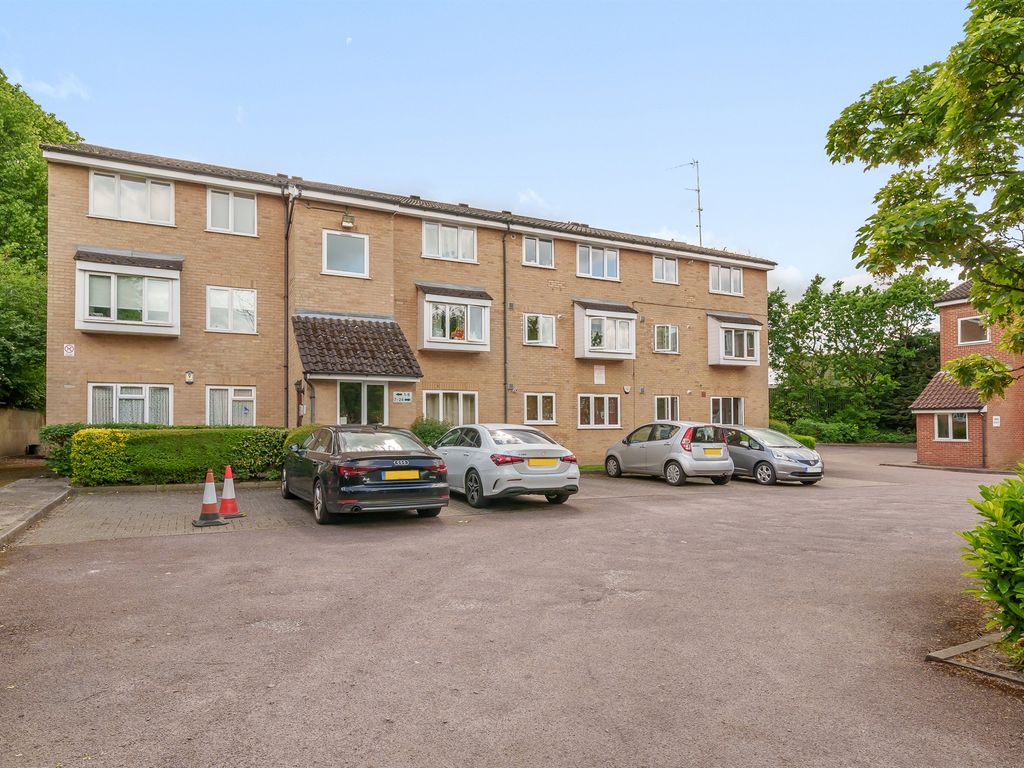 2 bed flat for sale in Cambridge Gardens, London N10, £325,000 Zoopla