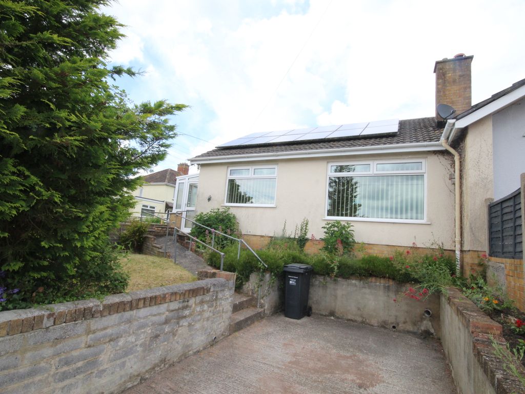 2 bed semidetached bungalow for sale in Quantock Close, North