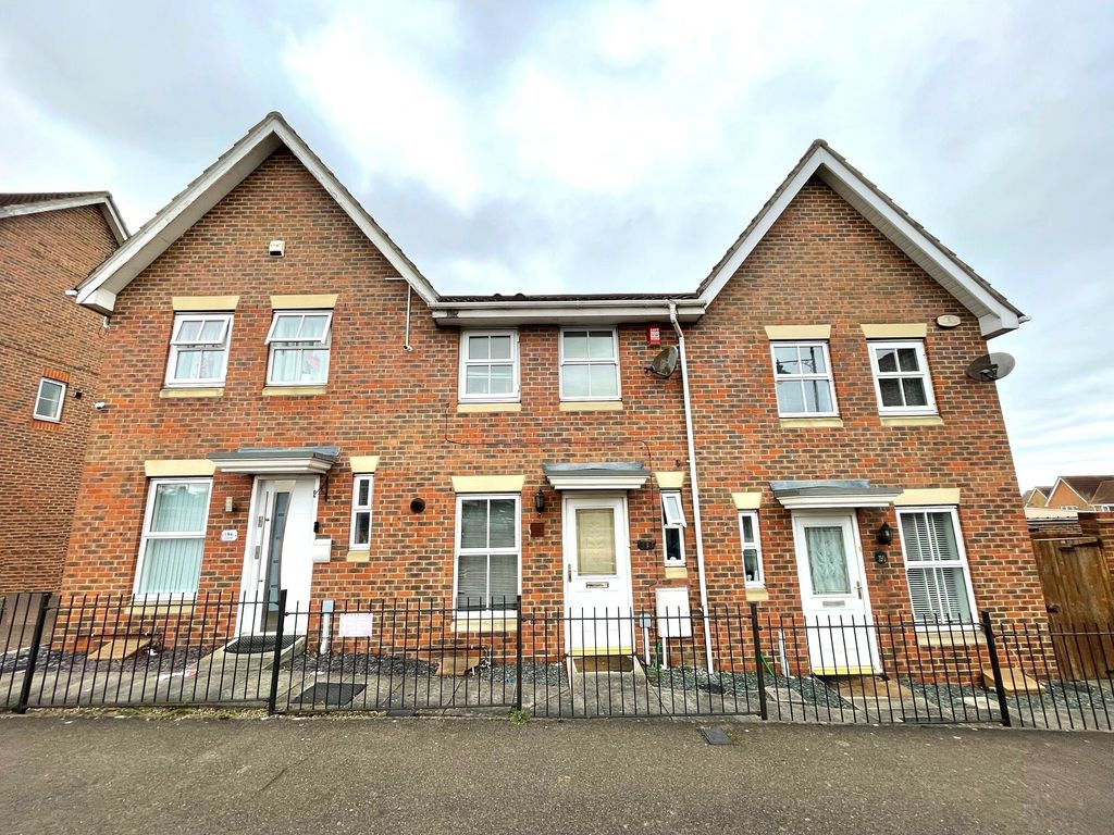 2 bed terraced house for sale in Drake Road, Chafford Hundred, Grays