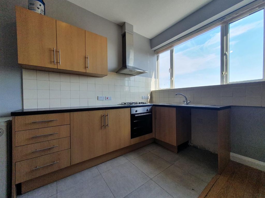 1 bed flat to rent in High Street, Slough SL1, £1,025 pcm Zoopla