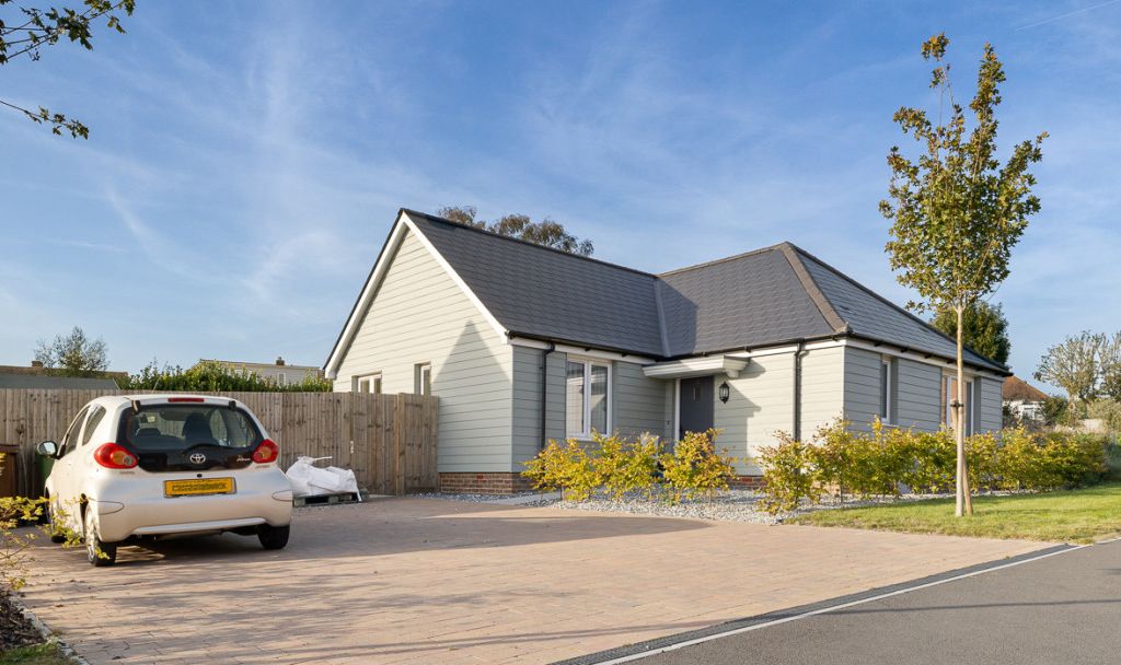 2 bed bungalow for sale in Field Way, Battle TN33, £191,250 Zoopla