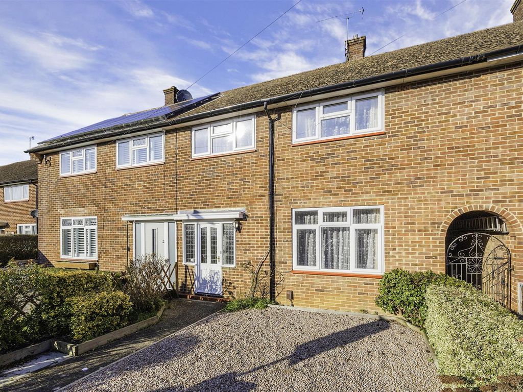 3 bed terraced house for sale in Taynton Drive, Merstham RH1 Zoopla