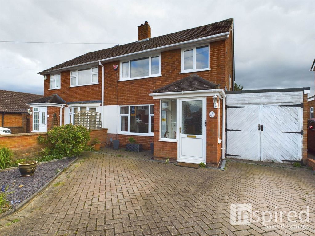 4 bed semidetached house for sale in Pax Hill, Putnoe MK41, £390,000