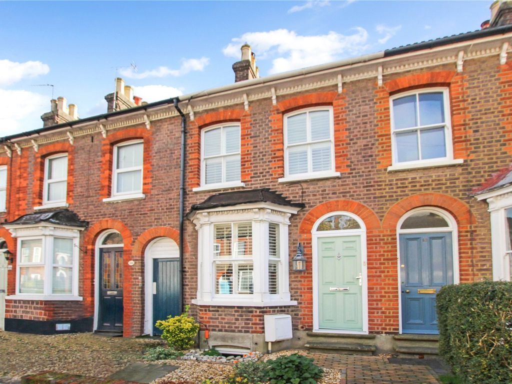 2 bed terraced house to rent in King Street, Dunstable, Bedfordshire