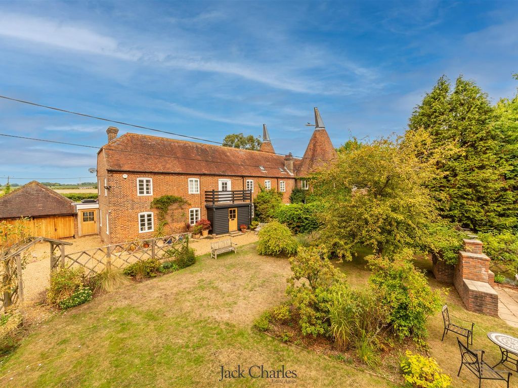 4 bed property for sale in Hartlake Road, Golden Green, Tonbridge TN11