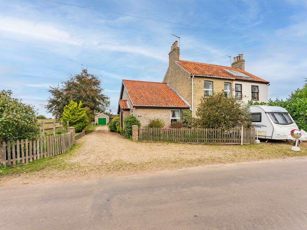 5 bed semidetached house for sale in Chapel Road, Mutford, Beccles