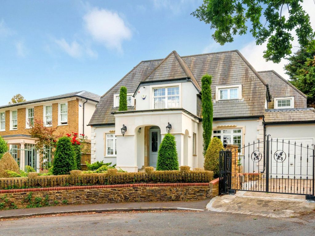 6 bed detached house for sale in Oaklands Road, Totteridge, London N20