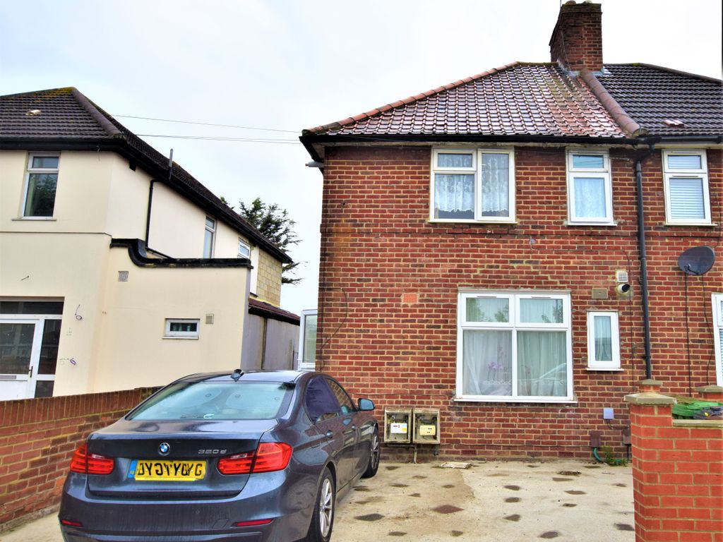 1 bed flat to rent in Heathway, Dagenham RM9, £1,150 pcm Zoopla