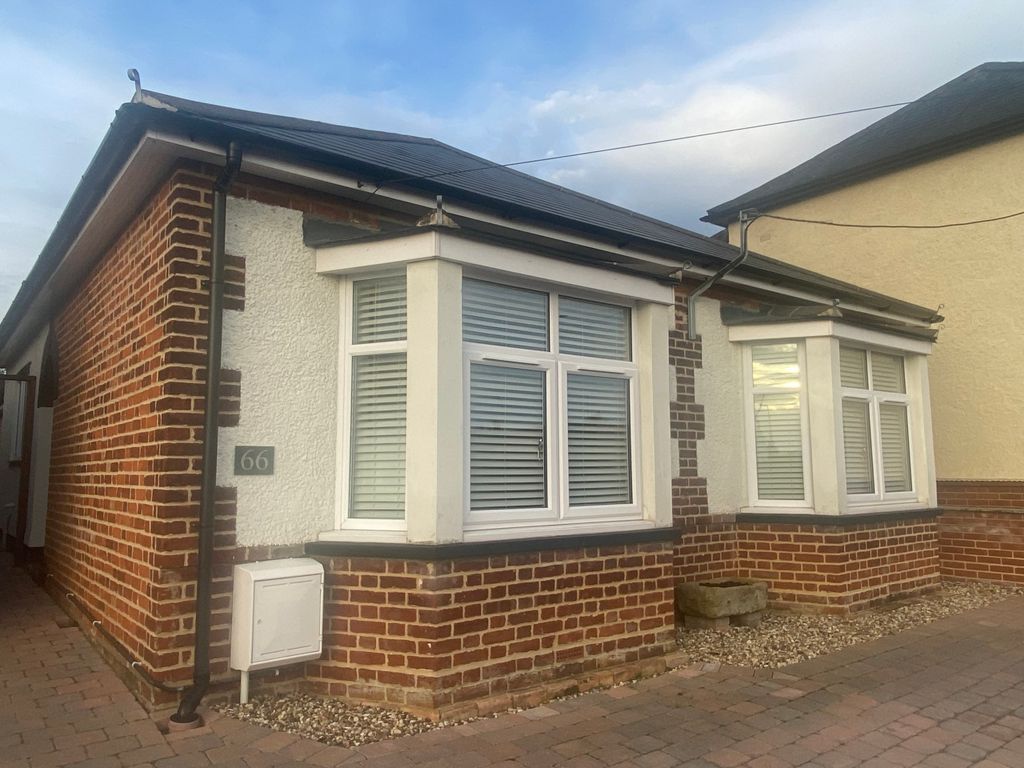 3 bed detached bungalow for sale in Finborough Road, Stowmarket IP14, £