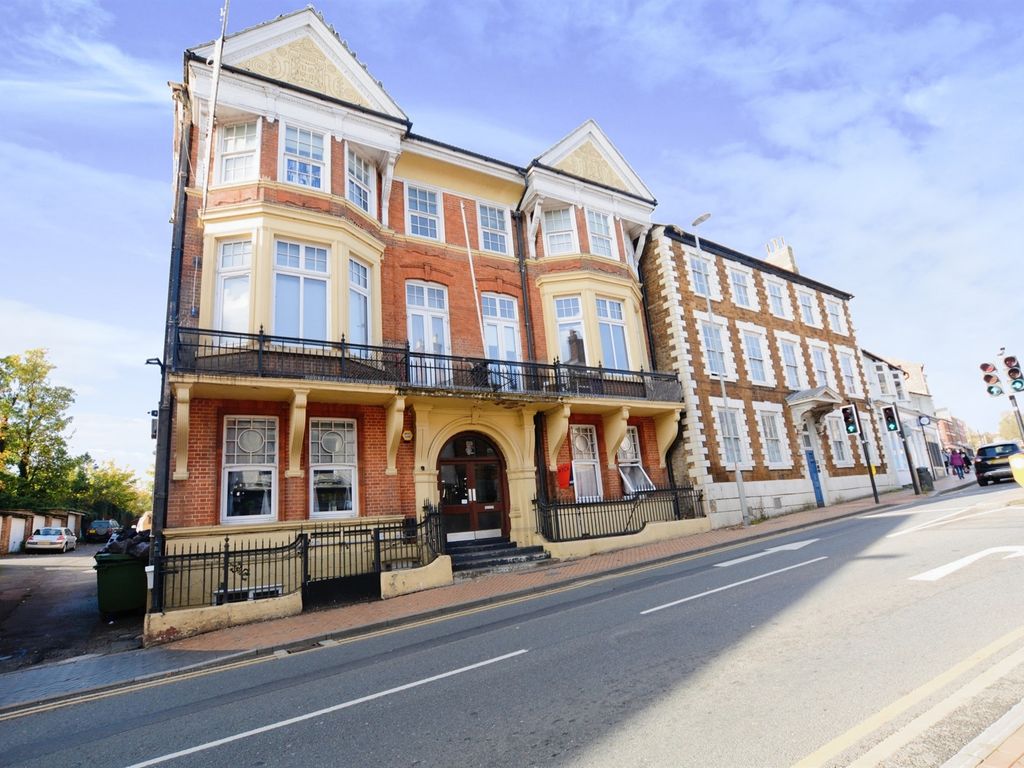 High Street, Wellingborough NN8