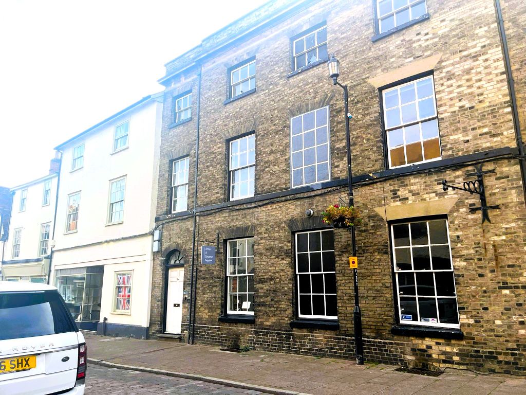 2 bed flat to rent in Hatter Street, Bury St. Edmunds IP33, £1,200 pcm