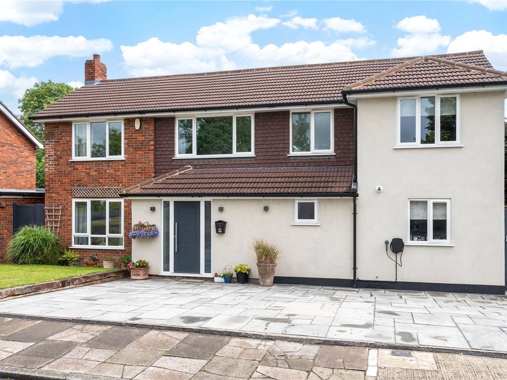 4 bed detached house for sale in Teynham Green, Bromley BR2, £900,000