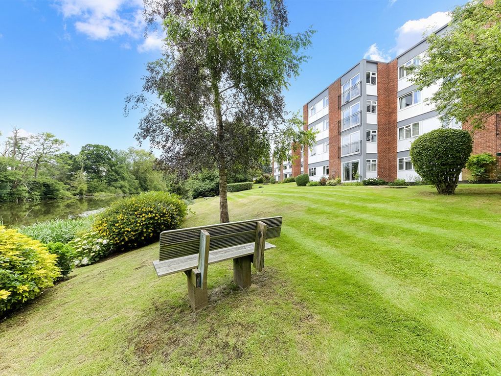 2 bed flat for sale in Berkeley Court, Weybridge KT13, £389,950 Zoopla