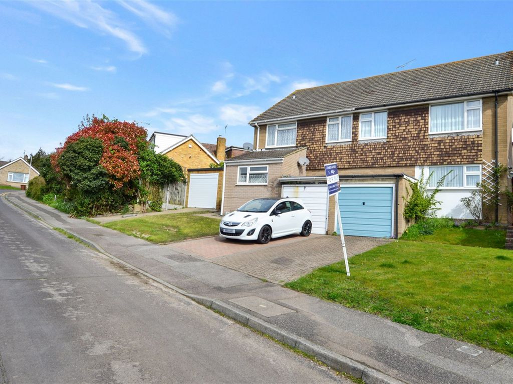 3 bed semidetached house for sale in Ladywood Road, Cuxton, Rochester