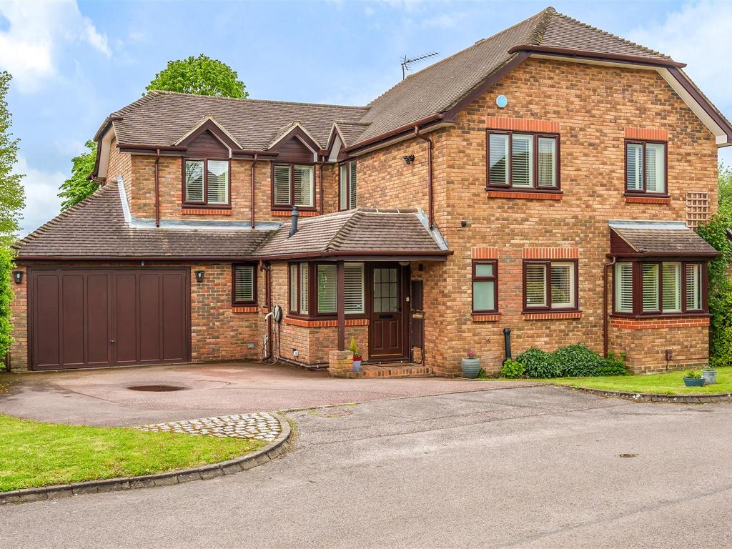 5 bed detached house for sale in Summerfield, Ashtead KT21 - Zoopla