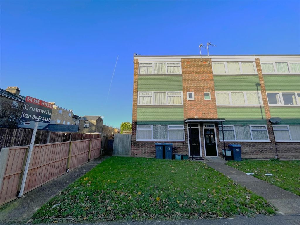 2 bed flat for sale in Grant Road, Croydon CR0, £250,000