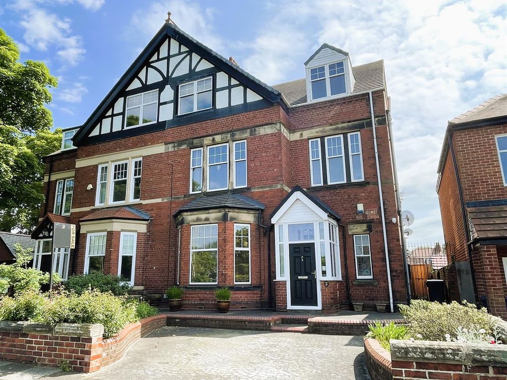 6 bed semidetached house for sale in Grosvenor Road, South Shields