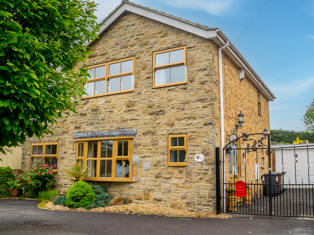 3 bed detached house for sale in Batley Road, Tingley, Wakefield WF3