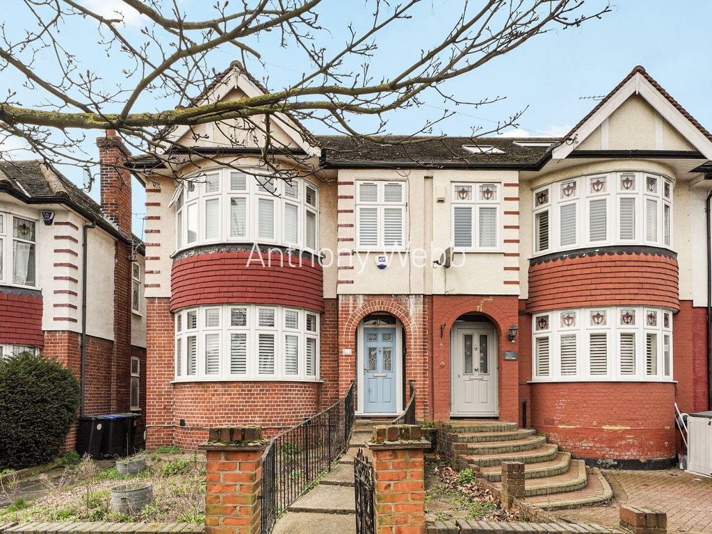 3 bed end terrace house for sale in Firs Lane, Winchmore Hill, London