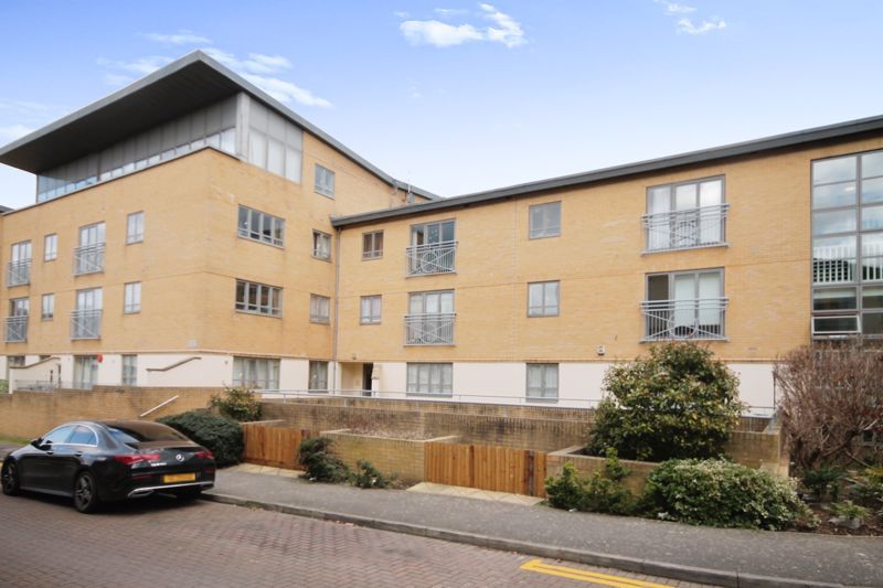 1 bed flat for sale in Sovereign Place, HarrowOnTheHill, Harrow HA1