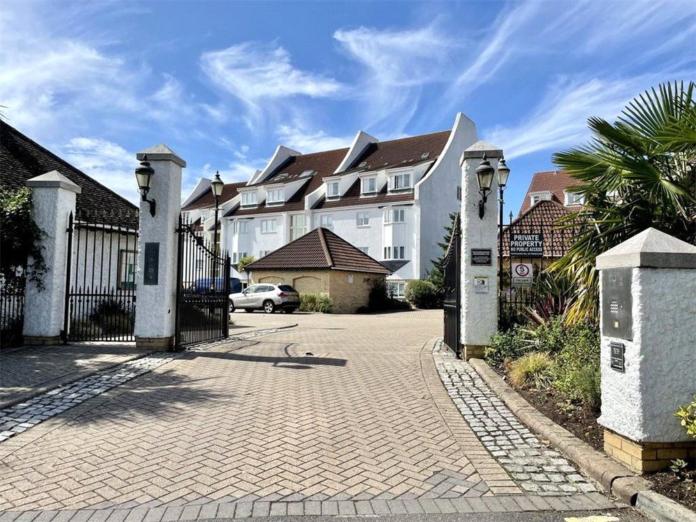 3 bed flat for sale in Lake Avenue, Poole, Dorset BH15 Zoopla