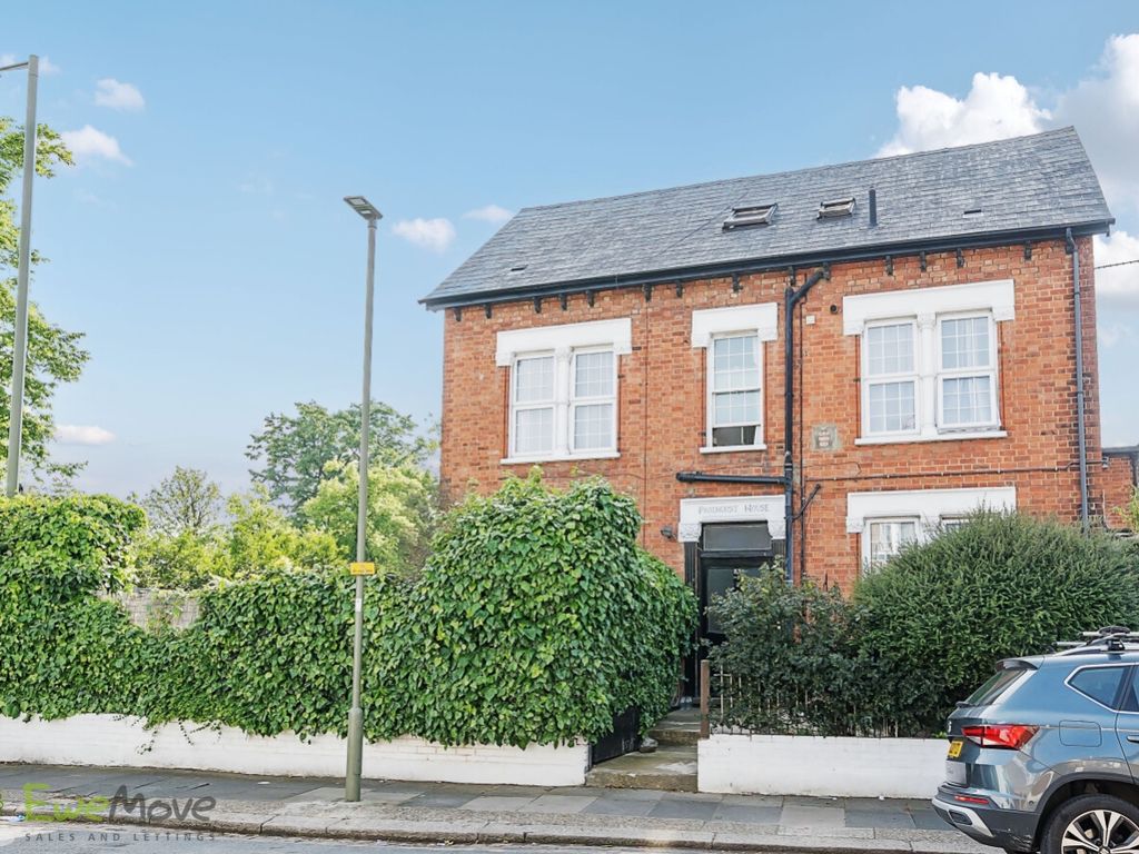 1 bed flat for sale in Friern Road, London N11, £250,000 Zoopla