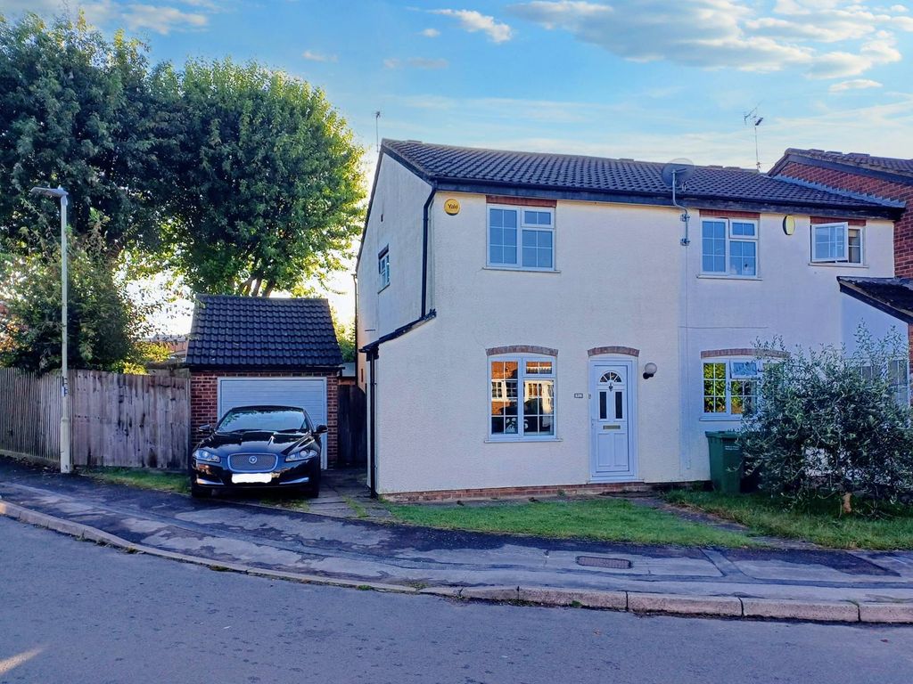 3 bed terraced house for sale in Burton Close, Oadby, Leicester LE2, £250,000 Zoopla