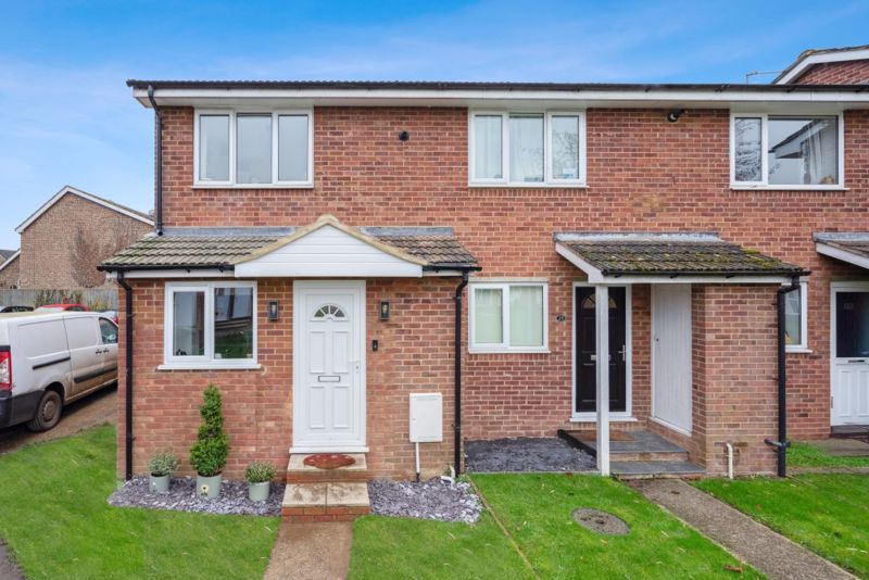 2 bed end terrace house for sale in Ormond Road, Thame OX9, £340,000