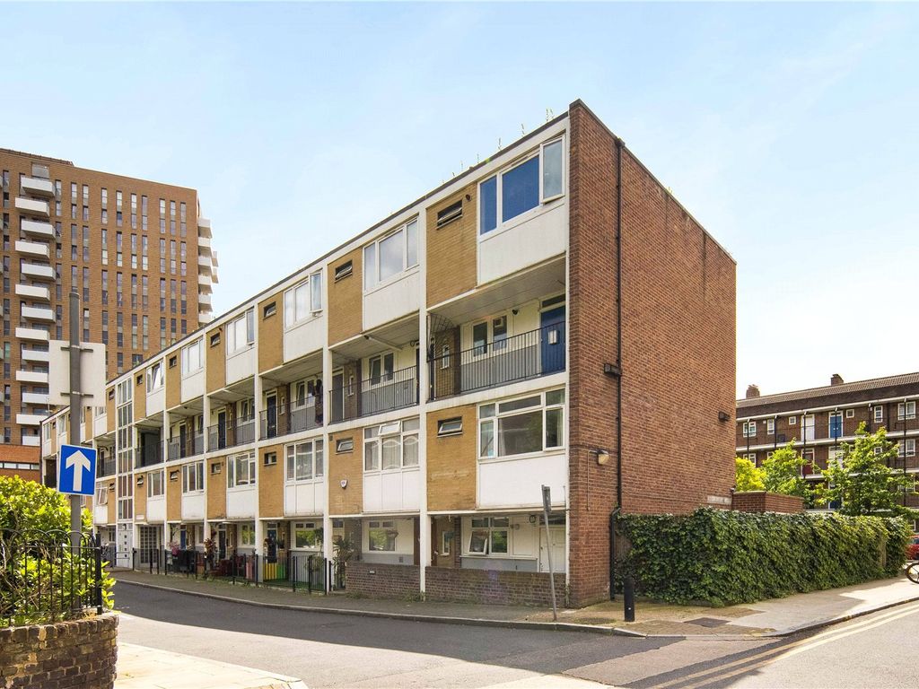 2 bed flat for sale in Holsworthy House, Talwin Street, Bow, London E3