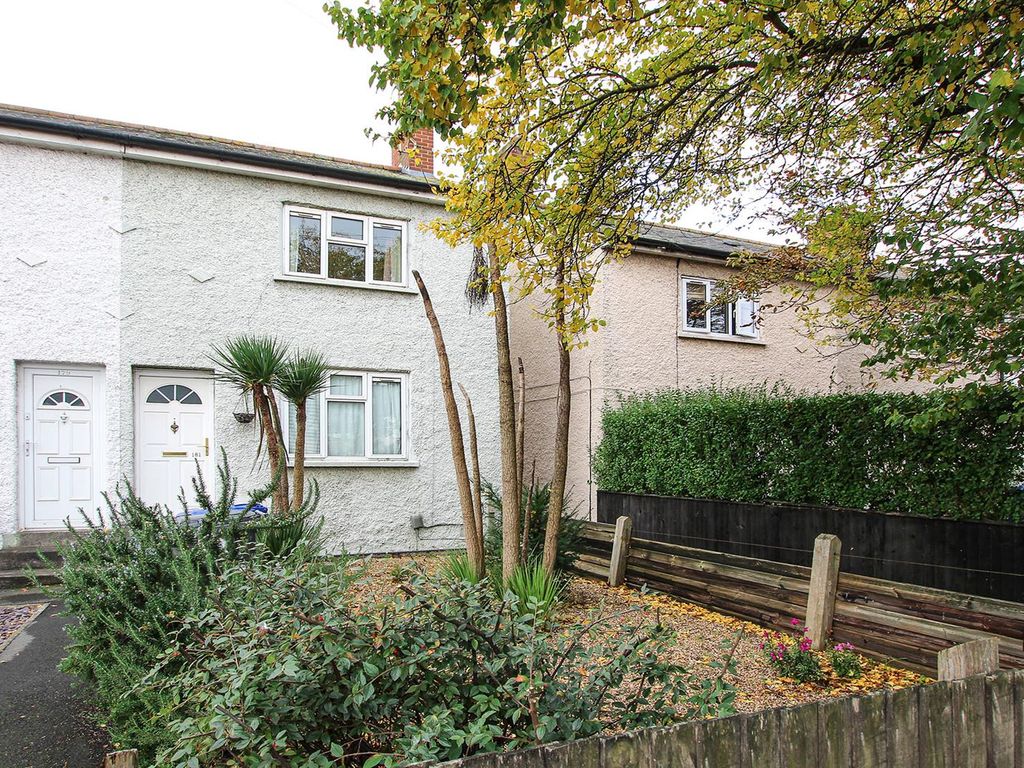 3 bed terraced house for sale in Exning Road, Newmarket CB8, £235,000