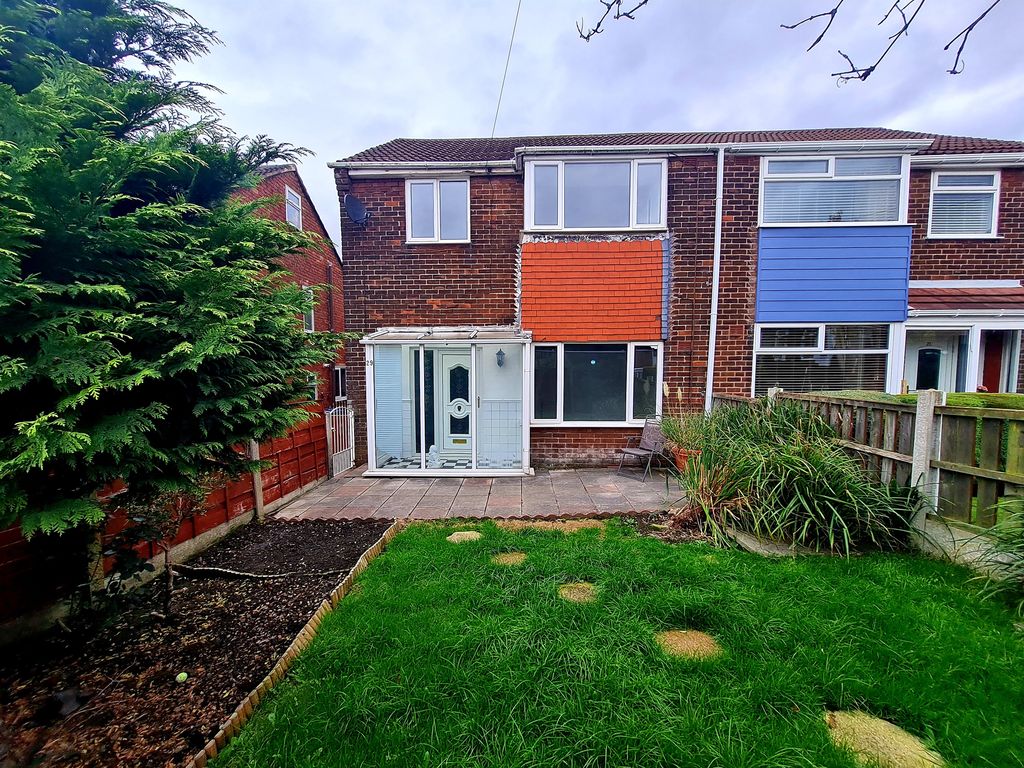 3 bed semidetached house to rent in Southgate Road, Unsworth, Bury BL9