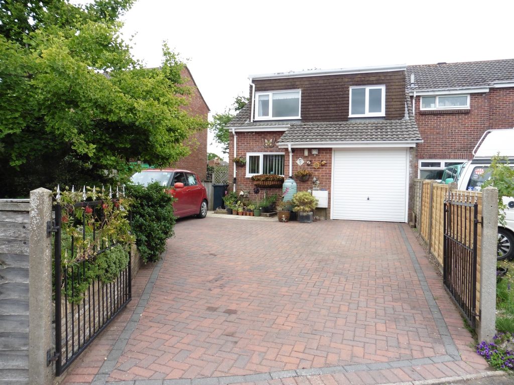 4 bed end terrace house for sale in Airfield Close, Crossways