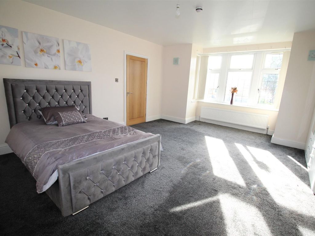 Room to rent in Coniston Grove, Heaton, Bradford BD9 Zoopla