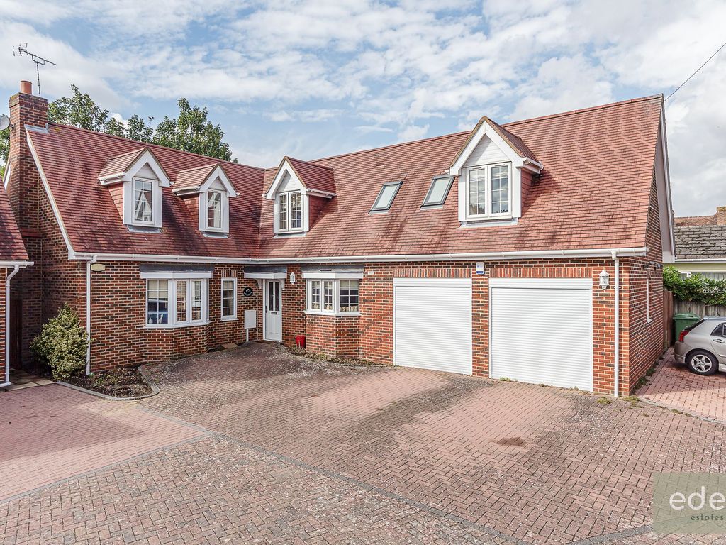 4 bed detached house for sale in Heathfield Road, Penenden Heath ME14