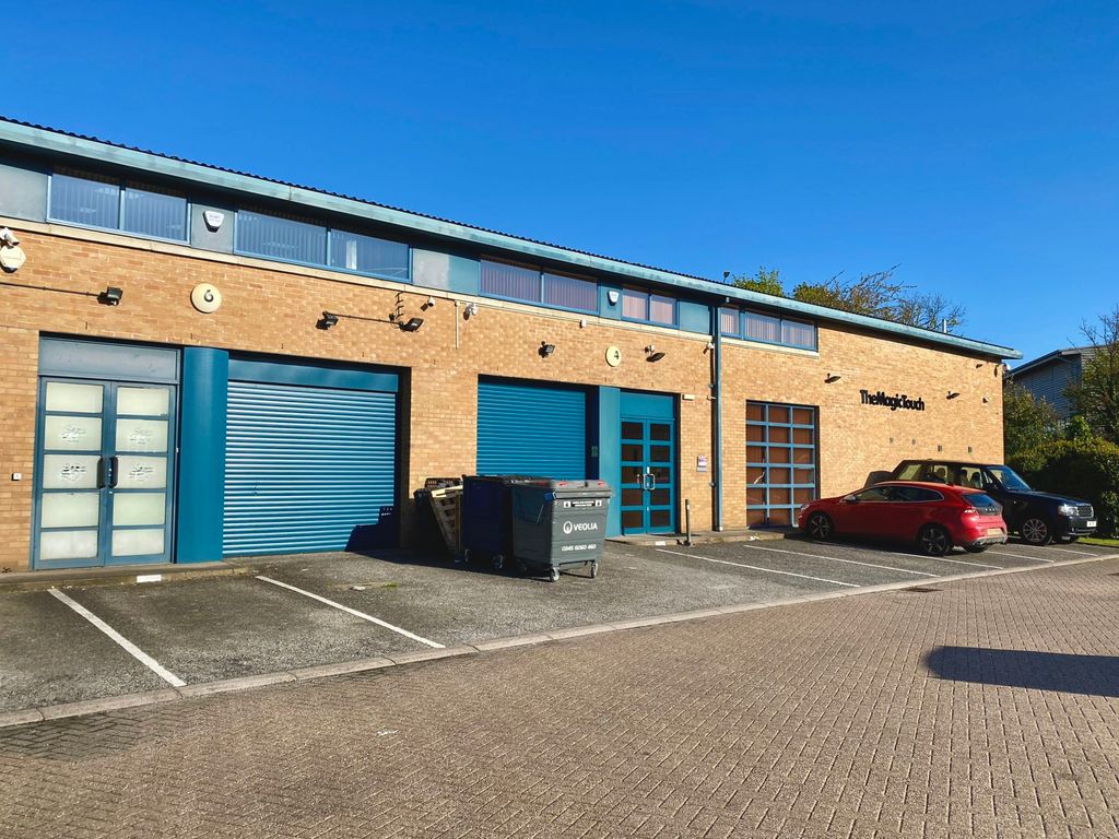 Land for sale in 4 & 6 Apex Business Centre, Dunstable, Bedfordshire