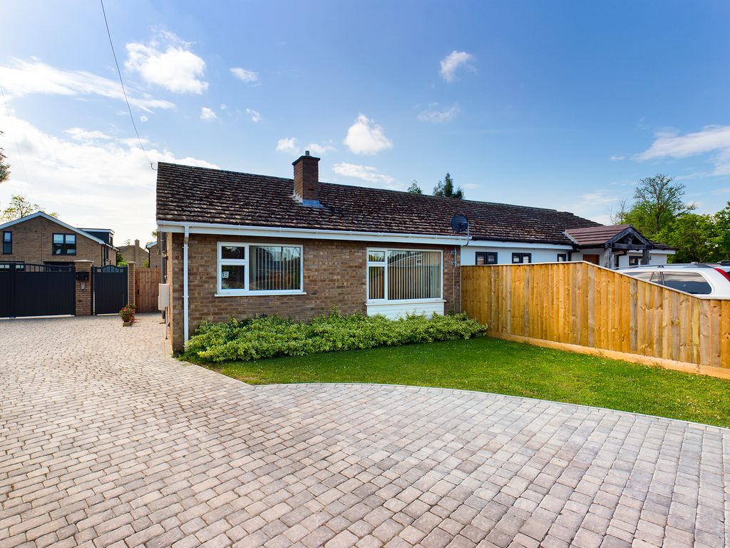 2 bed semidetached bungalow for sale in Ellis Close, Cottenham